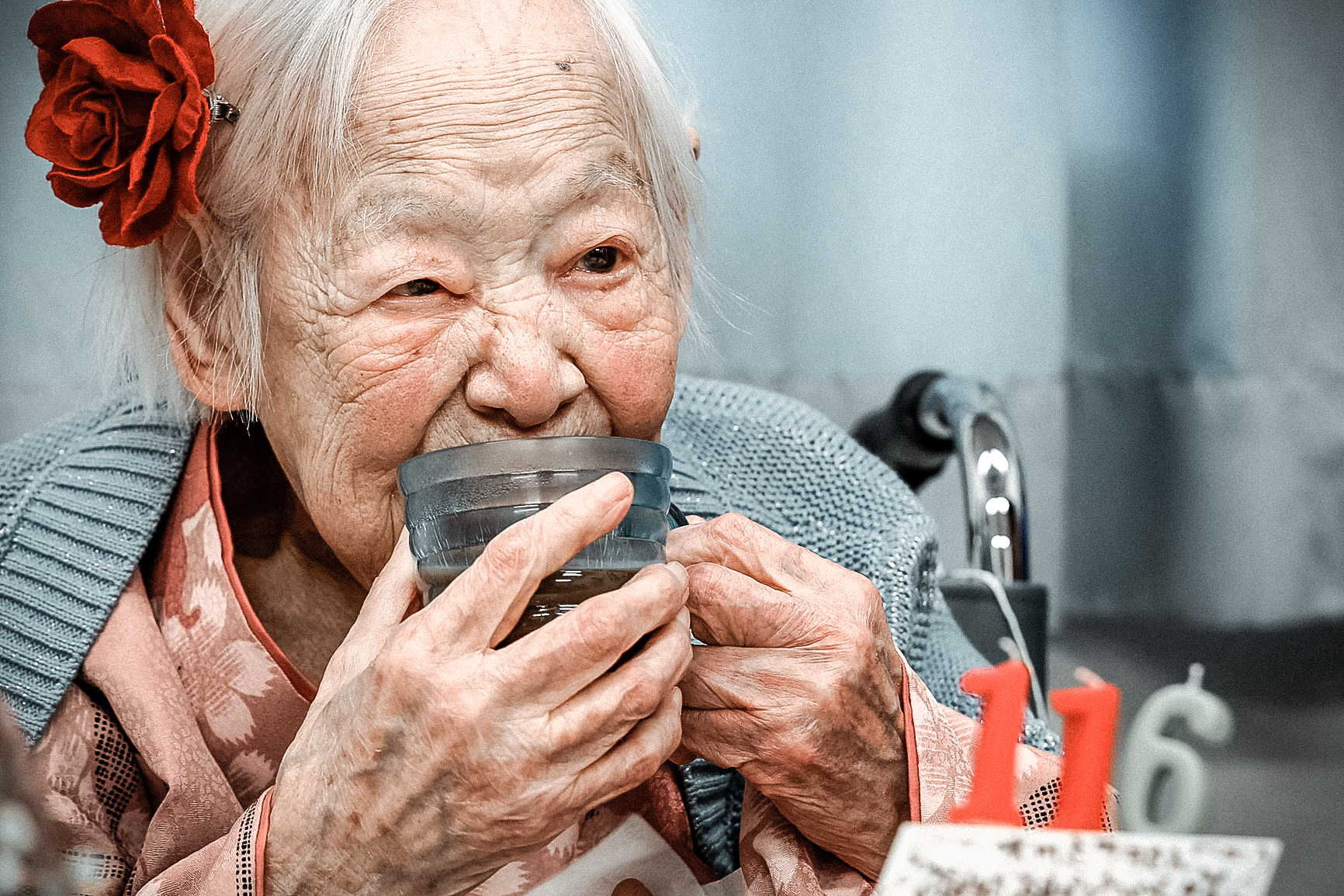 Как живете в 60 лет. Сюмэй Окава. Долгожитель Мисао Окава 117 лет. Долгожители 100 лет.