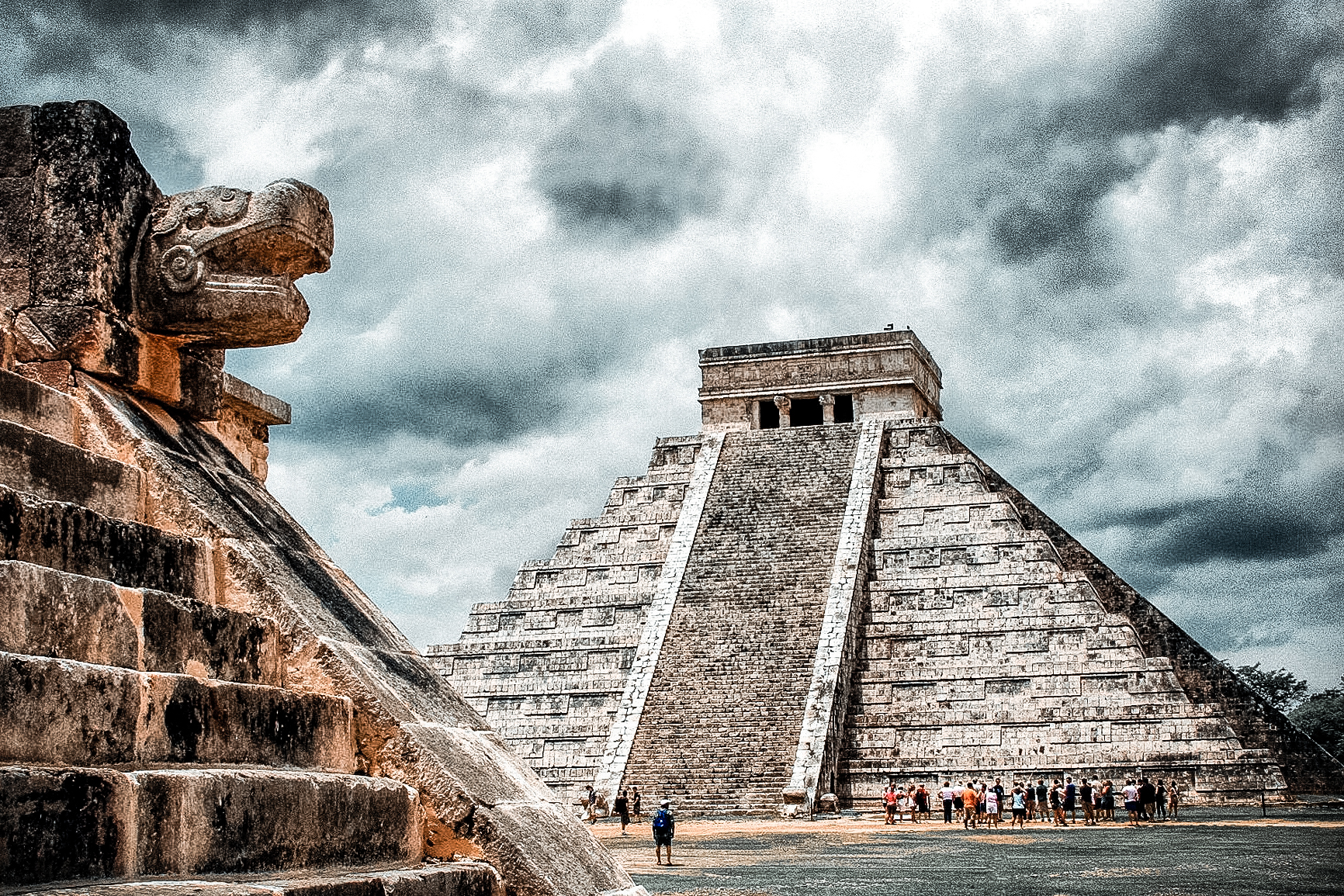 Памятники природы находящиеся в мексике. Пирамиды Чичен-ица в Мексике. Пирамида Майя Чичен-ица Майя. Пирамида Майя в Мексике Чичен ица. Город Чичен-ица в Мексике.