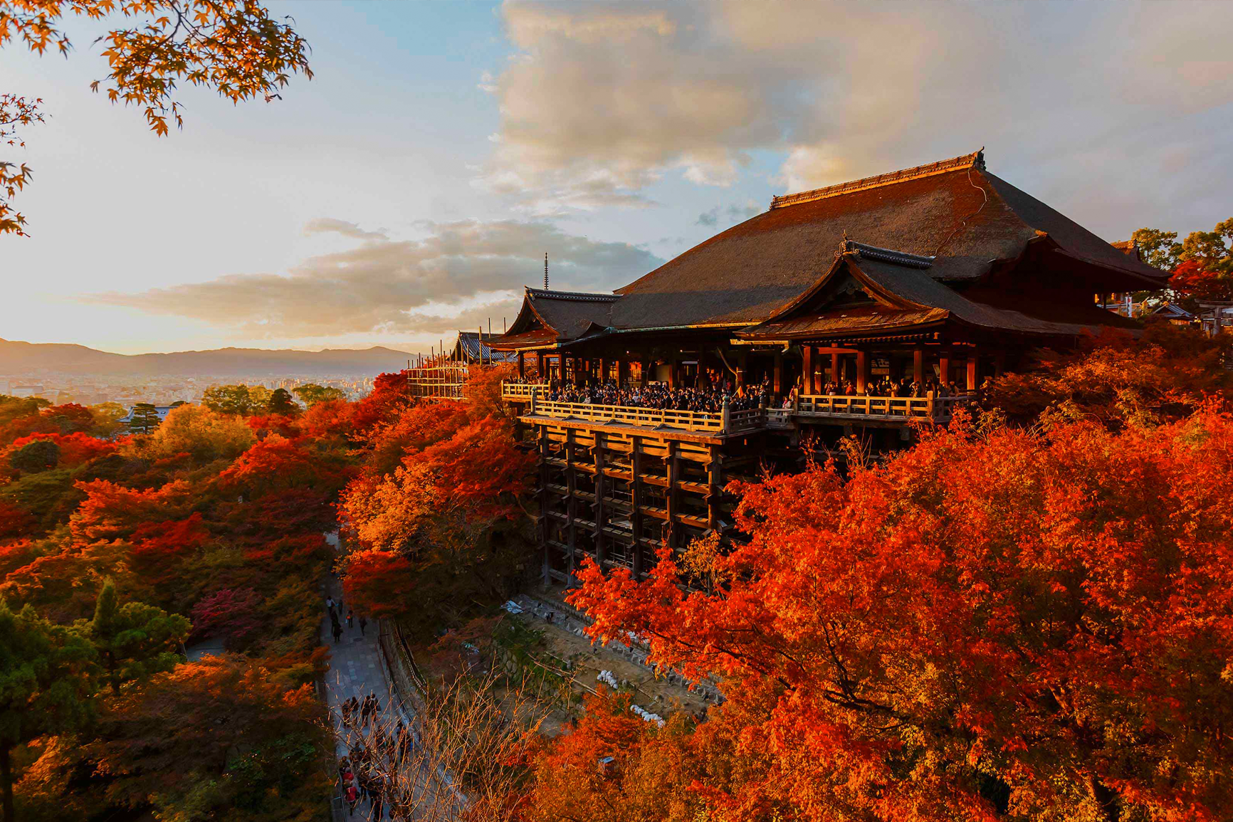 Храмы киото япония. Киёмидзу-дэра Япония. Киото Япония. Dera Киото Kiyomizu. Kiyomizu-Dera Temple Japan.