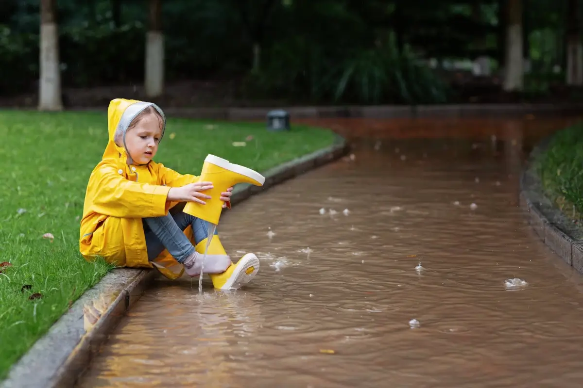 Чем занять ребенка в плохую погоду?